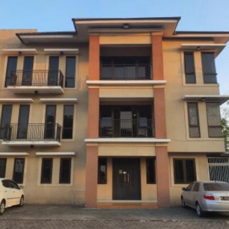 Oyo 93109 Garden Homestay 1 Tpr سورابايا المظهر الخارجي الصورة